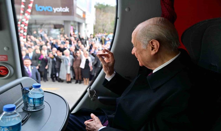 MHP Lideri Bahçeli, Cumhur İttifakı ABB Başkan Adayı Altınok ile Keçiörende halkı selamladı