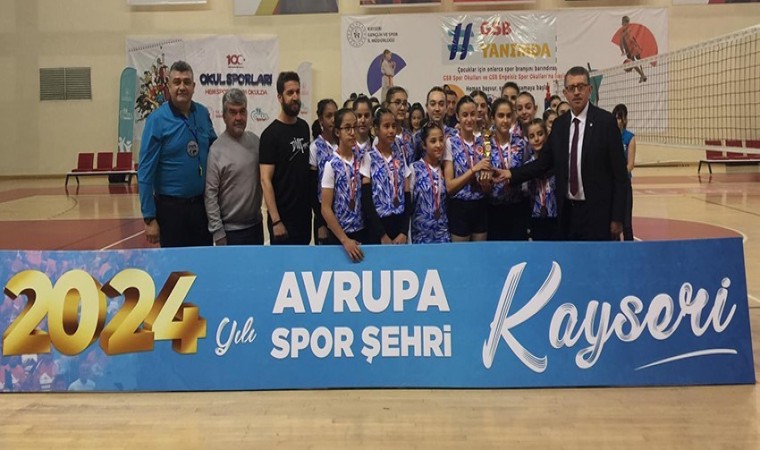 Midi Kızlarda Şampiyon Kayseri Voleybol Kulübü