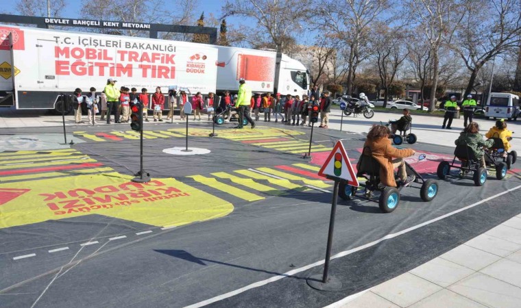 Mobil Trafik Eğitim Tırı Salihlide