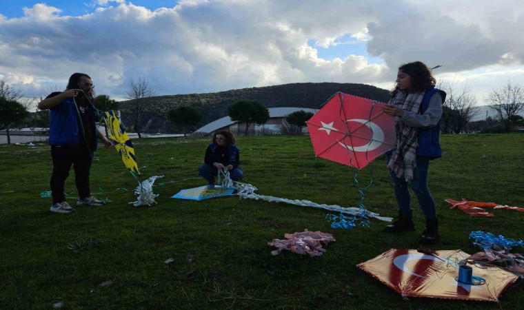 Muğlada öğrenciler baharın gelişini uçurtma etkinliği ile karşıladı