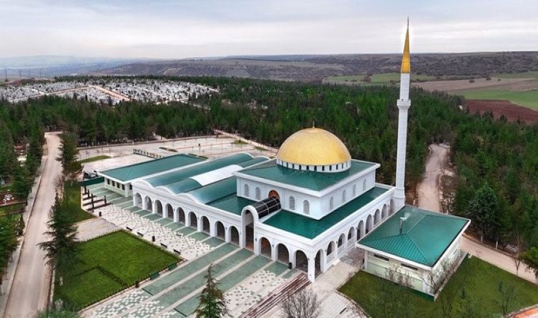 Nebi Hatipoğludan 100. Yıl Camii hakkında paylaşım