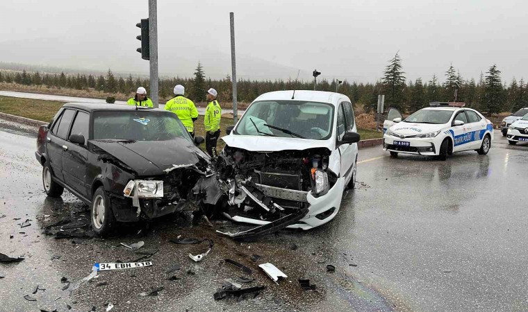 Niğdede trafik kazası: 2 Yaralı