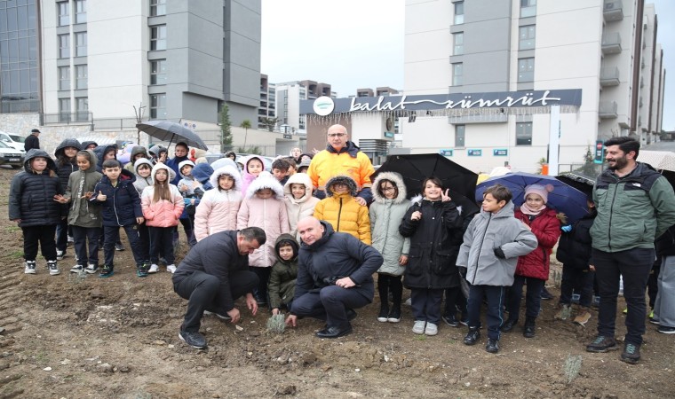 Nilüferde çocuklar gelecek için fidan dikti