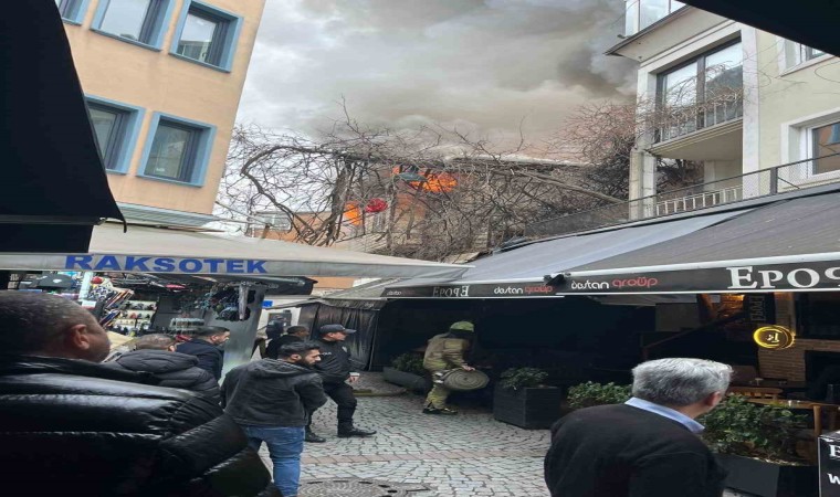 Ortaköyde bulunan 2 katlı iş yeri alev alev yandı