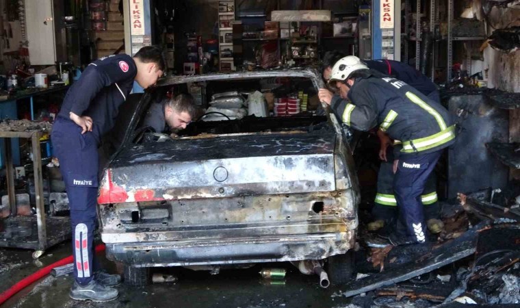 Oto aksesuarı yapılan iş yeri yangında küle döndü, sahipleri gözyaşı döktü