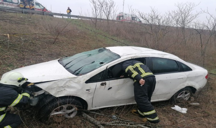 Otobanda kontrolden çıkan otomobil yeşil alana uçtu: 1 yaralı