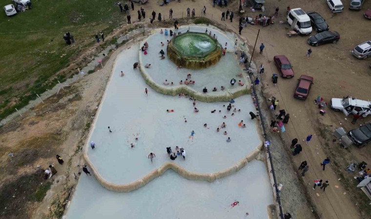 (Özel) Pamukkale değil Bursa...Ücretsiz termal su ve çamur için akın akın geliyorlar