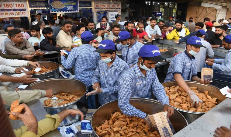 Pakistanda ilk iftar yapıldı