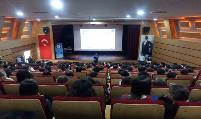 Polis ekiplerince 8 bin 959 öğrenciye eğitim verildi