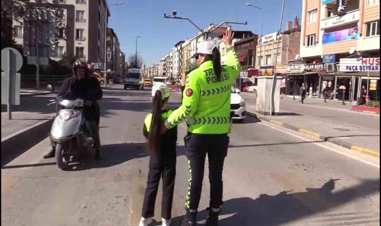 Polis olma hayali kuran minik Adaya büyük sürpriz