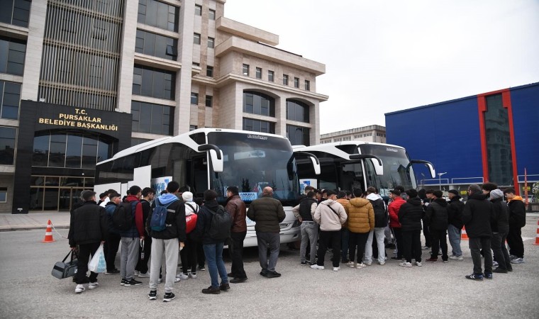 Pursaklarda genç kampçılar yola çıktı