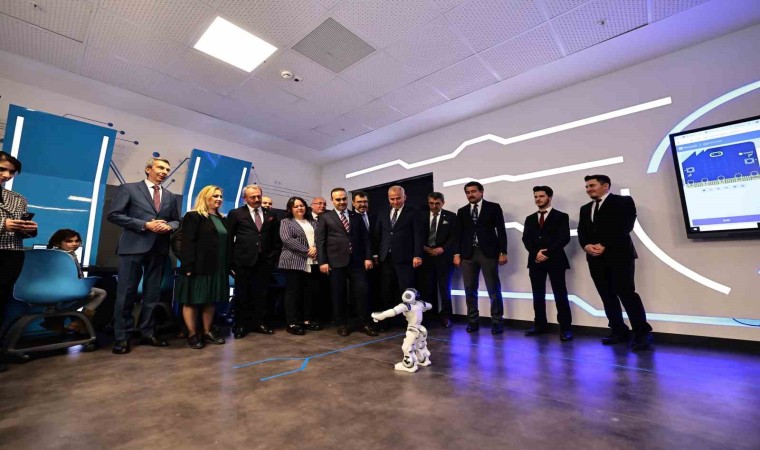 Robot Cezeriden zeybek şov