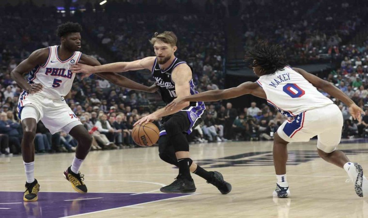 Sabonisin triple-double yaptığı maçta Kings, 76ersı mağlup etti