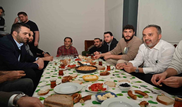 Sahurda menemen Başkan Aktaştan