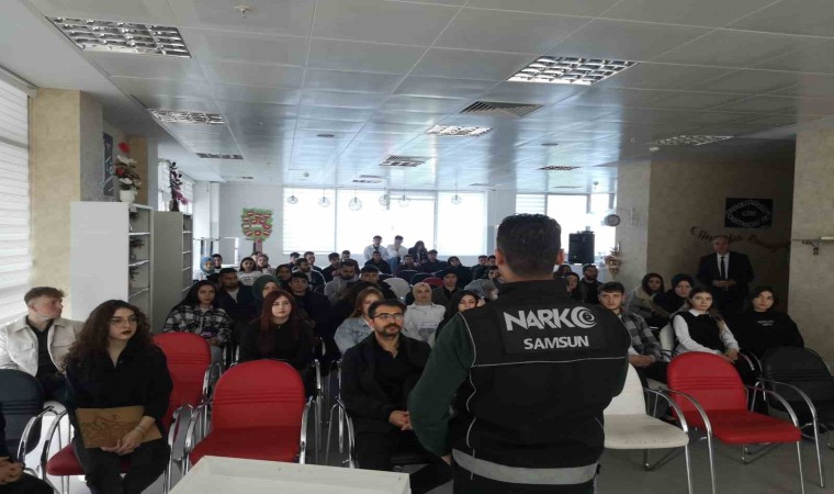 Samsun polisi, uyuşturucuya karşı bilgilendiriyor