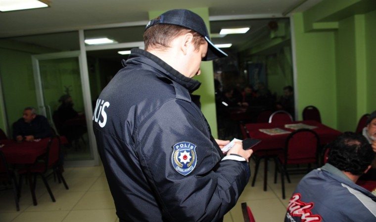 Samsun polisinden kumarbazlara şok baskın: 14 kişiye işlem