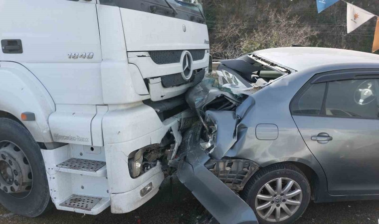 Samsunda zincirleme trafik kazası: 1i polis 3 yaralı