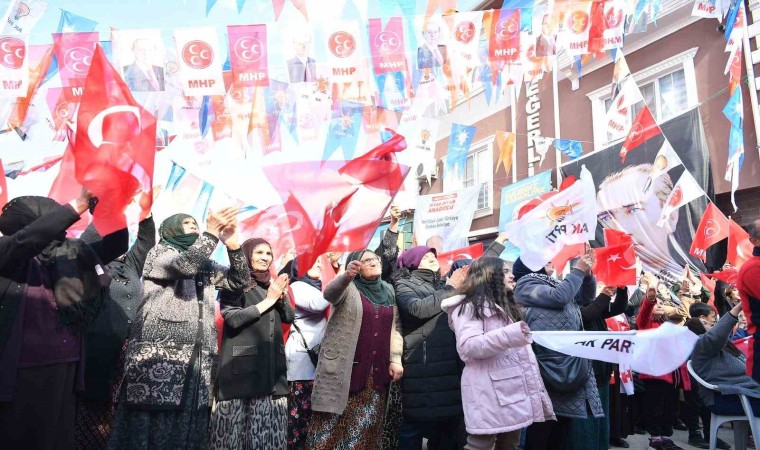 Sarıoğlanda coşkulu kalabalık, Başkan Büyükkılıçı bağrına bastı