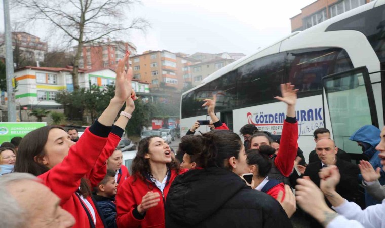 Süper Lige çıkan Zonguldakspor Basket 67 Takımına coşkulu karşılama