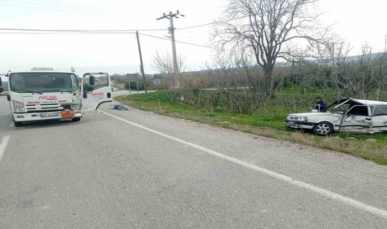 Tankerle çarpışan otomobil sürücüsü yola fırladı