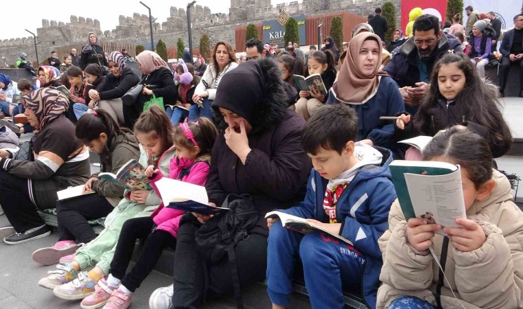 Tarihi kalede 7den 70e kitap okudular