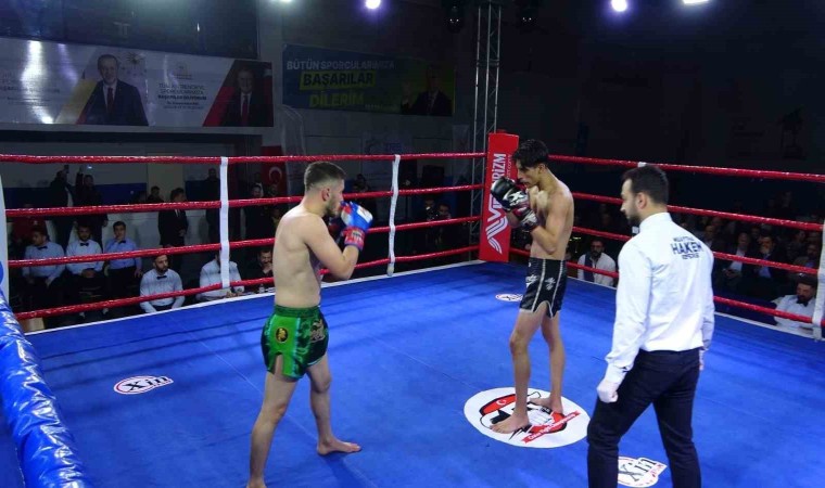 Tatvanda Türkiye-İran Muaythai gecesi düzenlendi