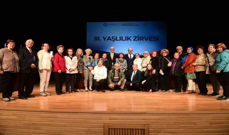 Tazelenme Üniversitesi III. Yaşlılık Zirvesinde bir araya geldi