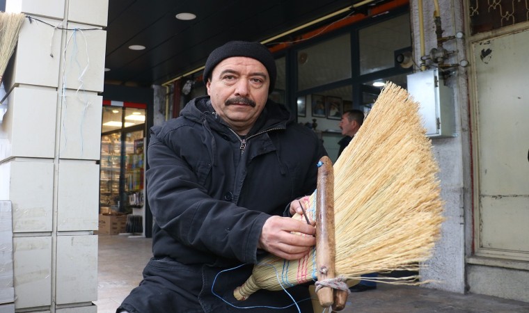 Teknolojiye direniyor, 40 yıldır satışını yapıyor