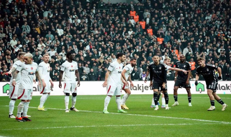 Trendyol Süper Lig: Beşiktaş: 0 - Galatasaray: 1 (İlk yarı)