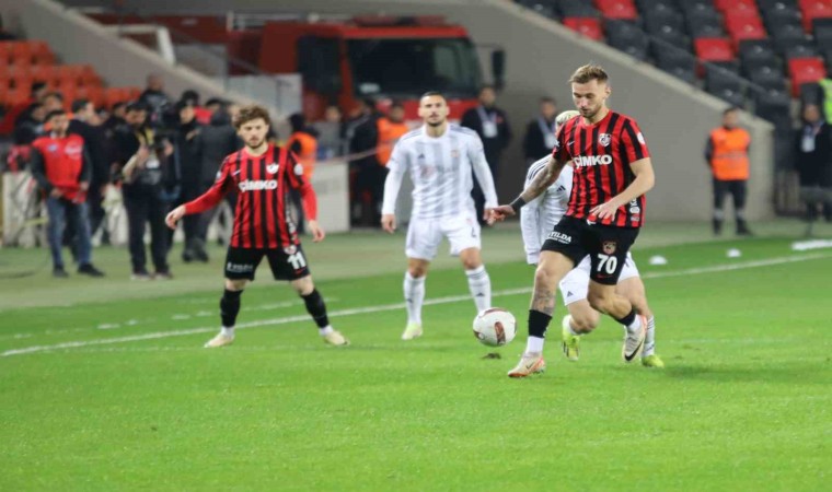 Trendyol Süper Lig: Gaziantep FK: 1 - Beşiktaş: 0 (İlk yarı)