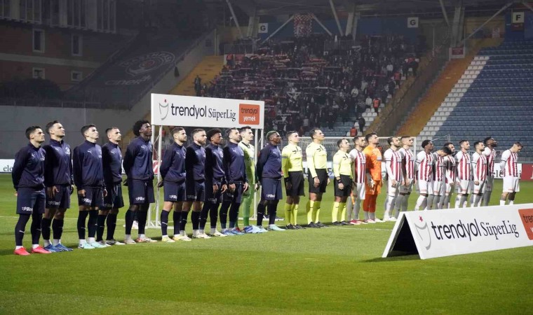 Trendyol Süper Lig: Kasımpaşa: 0 - Sivasspor: 0 (Maç devam ediyor)