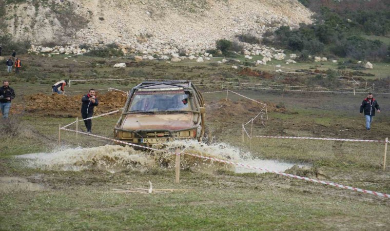 Türkiyenin birçok noktasından gelen off-road tutkunları İstanbulda buluştu