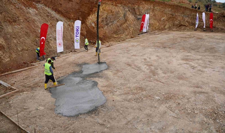 Türkoğlunda kalıcı konutların temelleri atıldı