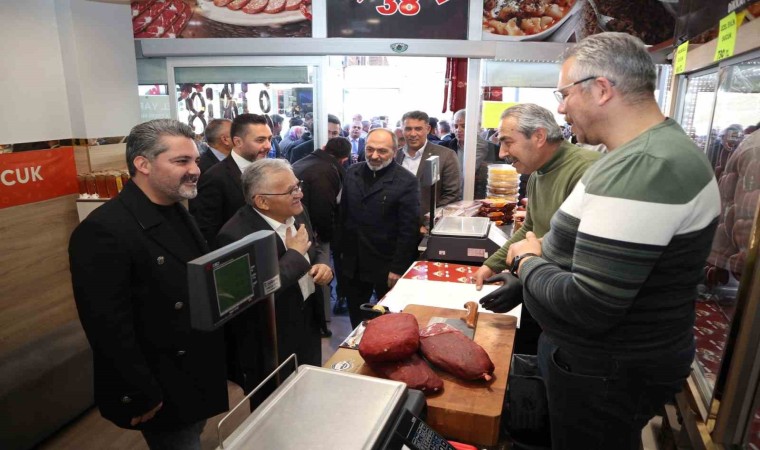 Üzümden gündüz esnaf ziyaretleri, akşam gençlik buluşmaları