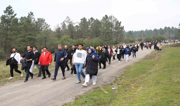 Vali Aslan gençlerle birlikte doğa yürüyüşü yaptı