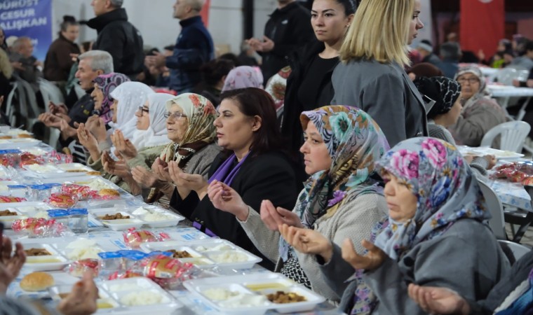 Yaklaşık 670 kişinin yaşadığı köyde 500 kişi aynı sofrada buluştu