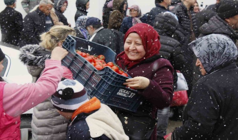 Yozgatta hayırseverin dağıttığı sebze kısa sürede tükendi