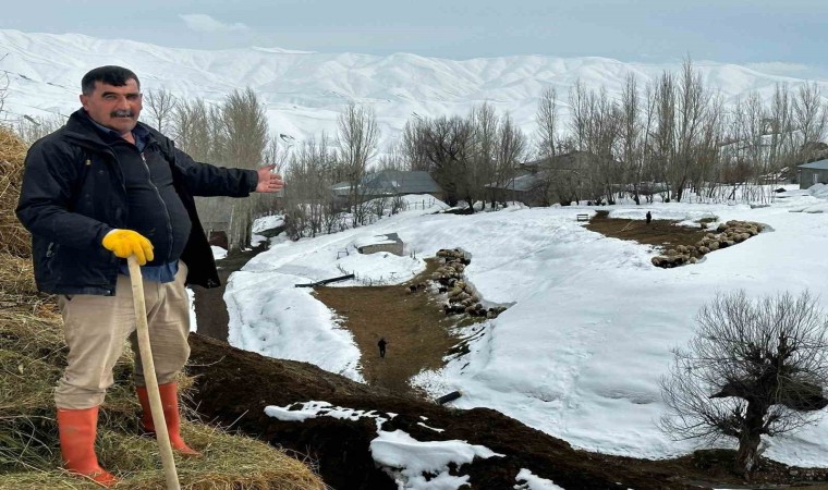 Yüksekovada çiftçilerin kış zorluğu devam ediyor