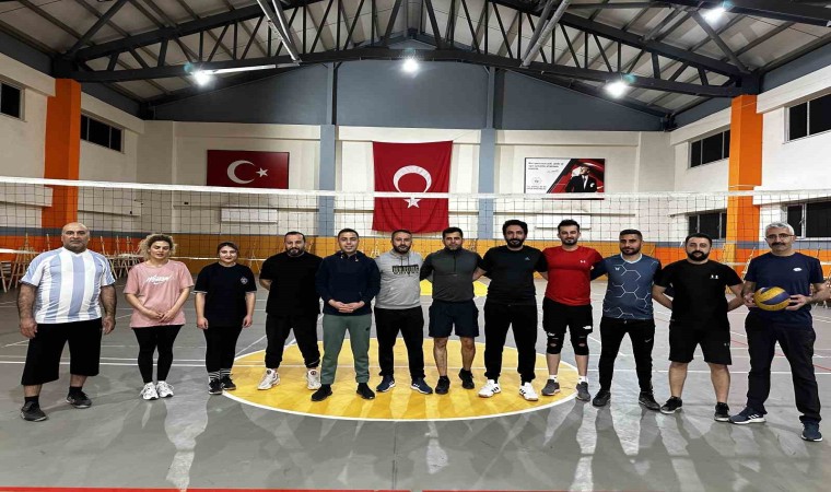 Yüksekovada iftar sonrası gençlerin durağı İlçe Gençlik ve Spor Müdürlüğü oluyor