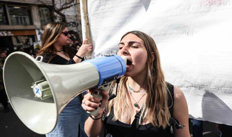 Yunanistanda binlerce kişiden “özel üniversite” protestosu