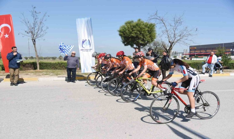 Yunusemrede bisikletçiler madalya için pedal çevirdi