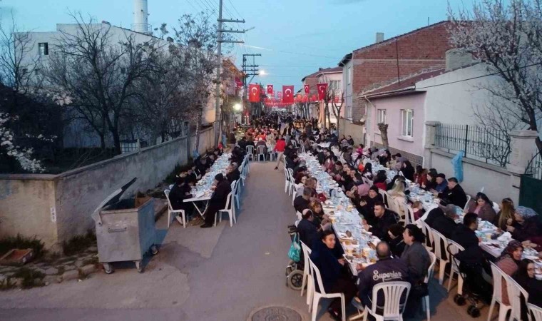 Yüzügüllü Sazovada vatandaşlarla buluştu