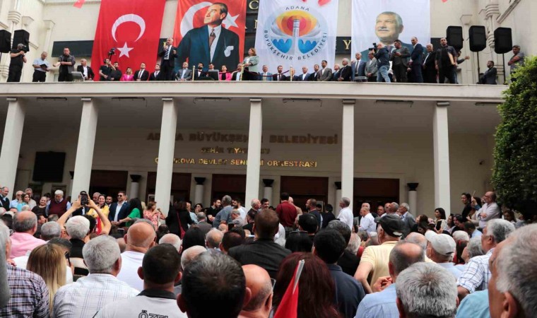 Adanada yeniden seçilen Zeydan Karalar, mazbatasını aldı