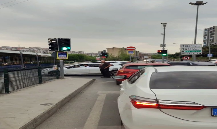 Alibeyköyde tramvay arızası trafikte uzun kuyruk oluşturdu