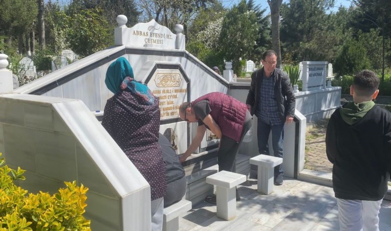 Arnavutköyde mezarlıklarda bayram öncesi yoğunluk