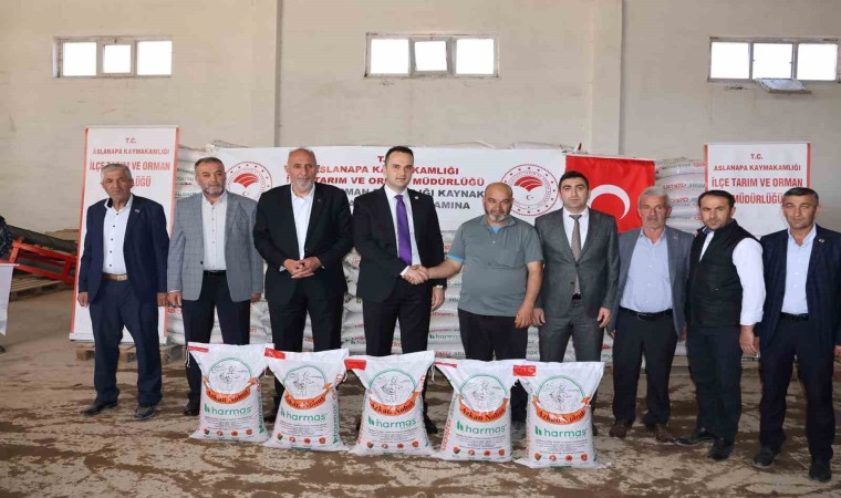 Aslanapada 269 üreticiye yüzde 50 hibeli 36 bin 250 kilogram nohut tohumu dağıtıldı