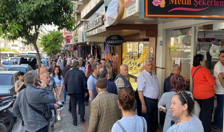 Aydında bayram manzarası değişmedi tatlıcılarda kuyruk oluştu