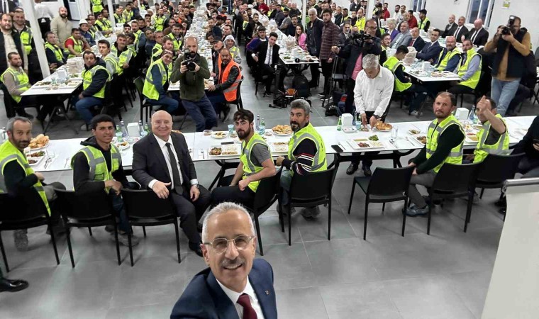 Bakan Uraloğlu, Esenboğa Havalimanının yeni pist inşaatında işçiler ile iftar açtı