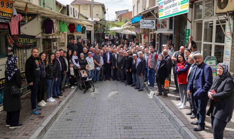 Başkan sahaya indi, esnaflarla bir araya geldi