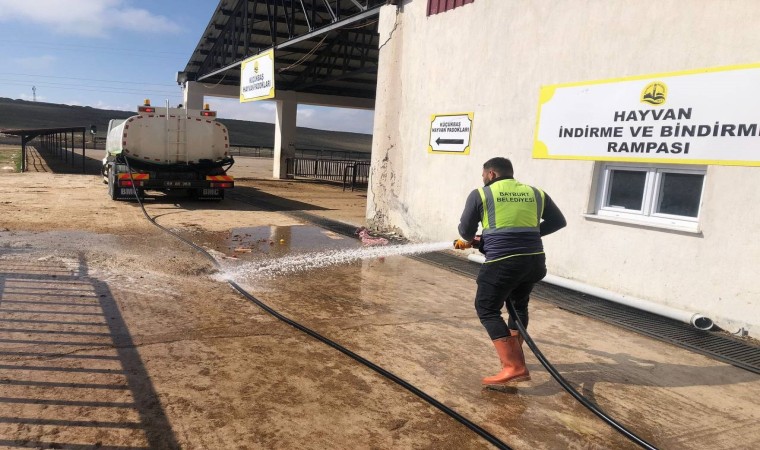 Bayburtta genel bahar temizliği yapıldı canlı hayvan pazarı tazyikli suyla yıkandı